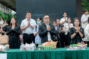 ร่วมพิธีทำบุญตักบาตรอุทิศถวายพระราชกุศลแด่ สมเด็จพระนางเจ้าสิริกิติ์ พระบรมราชินีนาถ พระบรมราชชนนีพันปีหลวง
