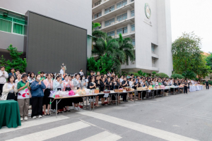 ร่วมพิธีทำบุญตักบาตรอุทิศถวายพระราชกุศลแด่ สมเด็จพระนางเจ้าสิริกิติ์ พระบรมราชินีนาถ พระบรมราชชนนีพันปีหลวง