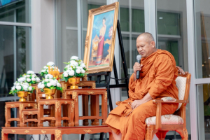 ร่วมพิธีทำบุญตักบาตรอุทิศถวายพระราชกุศลแด่ สมเด็จพระนางเจ้าสิริกิติ์ พระบรมราชินีนาถ พระบรมราชชนนีพันปีหลวง