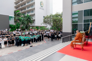 ร่วมพิธีทำบุญตักบาตรอุทิศถวายพระราชกุศลแด่ สมเด็จพระนางเจ้าสิริกิติ์ พระบรมราชินีนาถ พระบรมราชชนนีพันปีหลวง