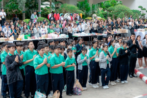 ร่วมพิธีทำบุญตักบาตรอุทิศถวายพระราชกุศลแด่ สมเด็จพระนางเจ้าสิริกิติ์ พระบรมราชินีนาถ พระบรมราชชนนีพันปีหลวง
