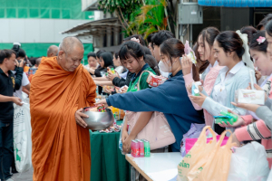 ร่วมพิธีทำบุญตักบาตรอุทิศถวายพระราชกุศลแด่ สมเด็จพระนางเจ้าสิริกิติ์ พระบรมราชินีนาถ พระบรมราชชนนีพันปีหลวง