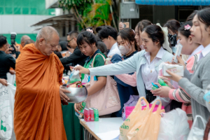 ร่วมพิธีทำบุญตักบาตรอุทิศถวายพระราชกุศลแด่ สมเด็จพระนางเจ้าสิริกิติ์ พระบรมราชินีนาถ พระบรมราชชนนีพันปีหลวง