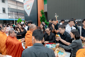 ร่วมพิธีทำบุญตักบาตรอุทิศถวายพระราชกุศลแด่ สมเด็จพระนางเจ้าสิริกิติ์ พระบรมราชินีนาถ พระบรมราชชนนีพันปีหลวง