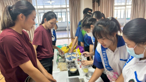 โครงการอบอุ่นสร้างอาชีพ : เวิร์คช็อปขนมอบง่ายง่ายสร้างรายได้สำหรับนักศึกษาปฐมวัย