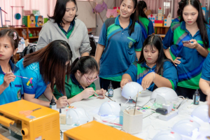 โครงการการส่งเสริมและพัฒนาทักษะด้านอาชีพที่สองของนักศึกษาสาขาวิชาจิตวิทยาและการแนะแนว เรื่อง Tiny Cute พลาสติกหดแปลงร่าง