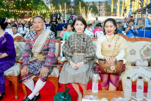 ร่วมพิธีเปิดและเดินแบบแฟชั่นโชว์กิจกรรมการแสดงศักยภาพและสื่อสารภาพลักษณ์แฟชั่นผ้าไทย