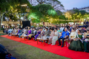 ร่วมพิธีเปิดและเดินแบบแฟชั่นโชว์กิจกรรมการแสดงศักยภาพและสื่อสารภาพลักษณ์แฟชั่นผ้าไทย