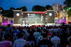 ร่วมพิธีเปิดและเดินแบบแฟชั่นโชว์กิจกรรมการแสดงศักยภาพและสื่อสารภาพลักษณ์แฟชั่นผ้าไทย