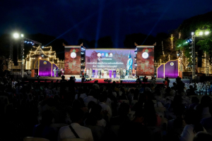 ร่วมพิธีเปิดและเดินแบบแฟชั่นโชว์กิจกรรมการแสดงศักยภาพและสื่อสารภาพลักษณ์แฟชั่นผ้าไทย