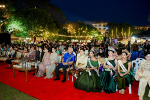 ร่วมพิธีเปิดและเดินแบบแฟชั่นโชว์กิจกรรมการแสดงศักยภาพและสื่อสารภาพลักษณ์แฟชั่นผ้าไทย