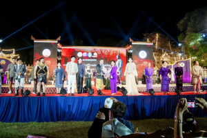 ร่วมพิธีเปิดและเดินแบบแฟชั่นโชว์กิจกรรมการแสดงศักยภาพและสื่อสารภาพลักษณ์แฟชั่นผ้าไทย