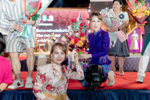 ร่วมพิธีเปิดและเดินแบบแฟชั่นโชว์กิจกรรมการแสดงศักยภาพและสื่อสารภาพลักษณ์แฟชั่นผ้าไทย