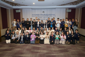 โครงการอบรมเชิงปฏิบัติการเพื่อพัฒนาครูให้ขับเคลื่อนนักเรียนให้มีความฉลาดรู้ ตามรูปแบบนวัตกรรมหลักสูตรและการจัดการเรียนรู้เพื่อเสริมสร้างคุณลักษณะ 4 ประการ และศึกษาดูงานสถานศึกษาต้นแบบในการจัดการเรียนการสอน ให้แก่ครูโรงเรียนสาธิตมหาวิทยาลัยราชภัฏเทพสตรี