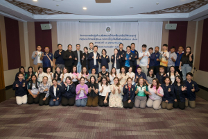 โครงการอบรมเชิงปฏิบัติการเพื่อพัฒนาครูให้ขับเคลื่อนนักเรียนให้มีความฉลาดรู้ ตามรูปแบบนวัตกรรมหลักสูตรและการจัดการเรียนรู้เพื่อเสริมสร้างคุณลักษณะ 4 ประการ และศึกษาดูงานสถานศึกษาต้นแบบในการจัดการเรียนการสอน ให้แก่ครูโรงเรียนสาธิตมหาวิทยาลัยราชภัฏเทพสตรี