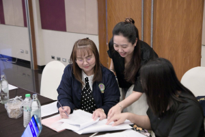 โครงการอบรมเชิงปฏิบัติการเพื่อพัฒนาครูให้ขับเคลื่อนนักเรียนให้มีความฉลาดรู้ ตามรูปแบบนวัตกรรมหลักสูตรและการจัดการเรียนรู้เพื่อเสริมสร้างคุณลักษณะ 4 ประการ และศึกษาดูงานสถานศึกษาต้นแบบในการจัดการเรียนการสอน ให้แก่ครูโรงเรียนสาธิตมหาวิทยาลัยราชภัฏเทพสตรี