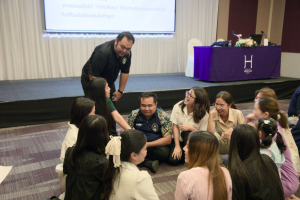 โครงการอบรมเชิงปฏิบัติการเพื่อพัฒนาครูให้ขับเคลื่อนนักเรียนให้มีความฉลาดรู้ ตามรูปแบบนวัตกรรมหลักสูตรและการจัดการเรียนรู้เพื่อเสริมสร้างคุณลักษณะ 4 ประการ และศึกษาดูงานสถานศึกษาต้นแบบในการจัดการเรียนการสอน ให้แก่ครูโรงเรียนสาธิตมหาวิทยาลัยราชภัฏเทพสตรี