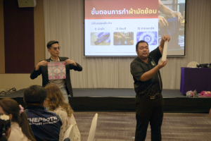 โครงการอบรมเชิงปฏิบัติการเพื่อพัฒนาครูให้ขับเคลื่อนนักเรียนให้มีความฉลาดรู้ ตามรูปแบบนวัตกรรมหลักสูตรและการจัดการเรียนรู้เพื่อเสริมสร้างคุณลักษณะ 4 ประการ และศึกษาดูงานสถานศึกษาต้นแบบในการจัดการเรียนการสอน ให้แก่ครูโรงเรียนสาธิตมหาวิทยาลัยราชภัฏเทพสตรี