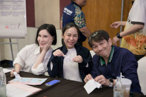 โครงการอบรมเชิงปฏิบัติการเพื่อพัฒนาครูให้ขับเคลื่อนนักเรียนให้มีความฉลาดรู้ ตามรูปแบบนวัตกรรมหลักสูตรและการจัดการเรียนรู้เพื่อเสริมสร้างคุณลักษณะ 4 ประการ และศึกษาดูงานสถานศึกษาต้นแบบในการจัดการเรียนการสอน ให้แก่ครูโรงเรียนสาธิตมหาวิทยาลัยราชภัฏเทพสตรี