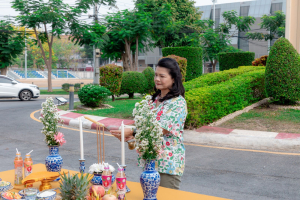 ร่วมงานทำบุญกลางบ้าน 