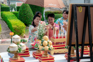 ร่วมงานทำบุญกลางบ้าน 