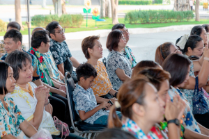 ร่วมงานทำบุญกลางบ้าน 