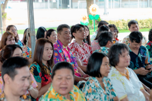 ร่วมงานทำบุญกลางบ้าน 