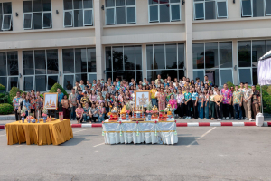 ร่วมงานทำบุญกลางบ้าน 