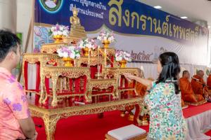 ร่วมงานทำบุญกลางบ้าน 