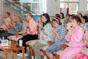 ร่วมงานทำบุญกลางบ้าน 