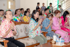 ร่วมงานทำบุญกลางบ้าน 