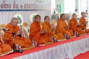 ร่วมงานทำบุญกลางบ้าน 