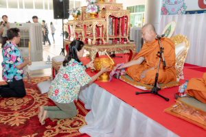 ร่วมงานทำบุญกลางบ้าน 