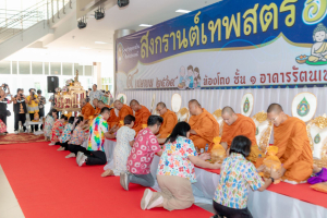 ร่วมงานทำบุญกลางบ้าน 