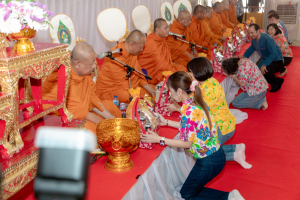 ร่วมงานทำบุญกลางบ้าน 