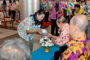 ร่วมงานทำบุญกลางบ้าน 