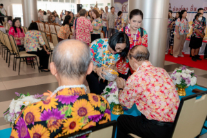 ร่วมงานทำบุญกลางบ้าน 