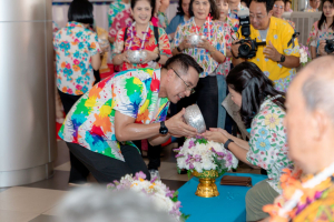 ร่วมงานทำบุญกลางบ้าน 