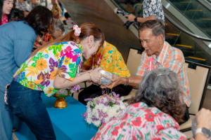 ร่วมงานทำบุญกลางบ้าน 