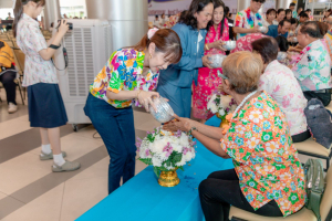 ร่วมงานทำบุญกลางบ้าน 