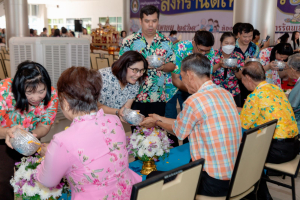 ร่วมงานทำบุญกลางบ้าน 