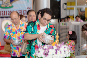 ร่วมงานทำบุญกลางบ้าน 