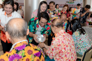 ร่วมงานทำบุญกลางบ้าน 