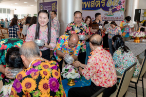 ร่วมงานทำบุญกลางบ้าน 