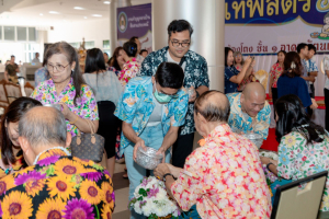 ร่วมงานทำบุญกลางบ้าน 