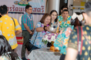 ร่วมงานทำบุญกลางบ้าน 