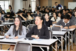 โครงการอบรมเชิงปฏิบัติการเพื่อพัฒนาครูให้ขับเคลื่อนนักเรียนให้มีความฉลาดรู้ตามรูปแบบนวัตกรรมหลักสูตรและการจัดการเรียนรู้ เพื่อเสริมสร้างคุณลักษณะ 4 ประการ