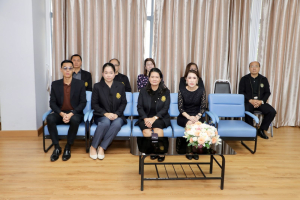 โครงการอบรมเชิงปฏิบัติการเพื่อพัฒนาครูให้ขับเคลื่อนนักเรียนให้มีความฉลาดรู้ตามรูปแบบนวัตกรรมหลักสูตรและการจัดการเรียนรู้ เพื่อเสริมสร้างคุณลักษณะ 4 ประการ