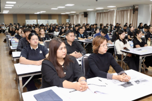 โครงการอบรมเชิงปฏิบัติการเพื่อพัฒนาครูให้ขับเคลื่อนนักเรียนให้มีความฉลาดรู้ตามรูปแบบนวัตกรรมหลักสูตรและการจัดการเรียนรู้ เพื่อเสริมสร้างคุณลักษณะ 4 ประการ