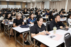 โครงการอบรมเชิงปฏิบัติการเพื่อพัฒนาครูให้ขับเคลื่อนนักเรียนให้มีความฉลาดรู้ตามรูปแบบนวัตกรรมหลักสูตรและการจัดการเรียนรู้ เพื่อเสริมสร้างคุณลักษณะ 4 ประการ